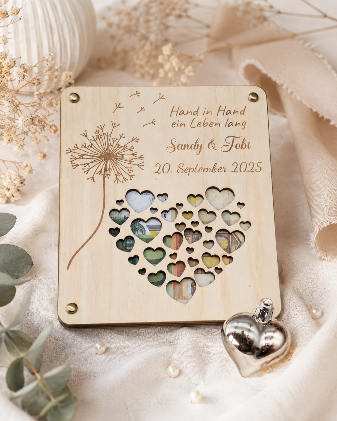Personalisiertes Geldgeschenk zur Hochzeit aus Holz – mit Namen & Datum