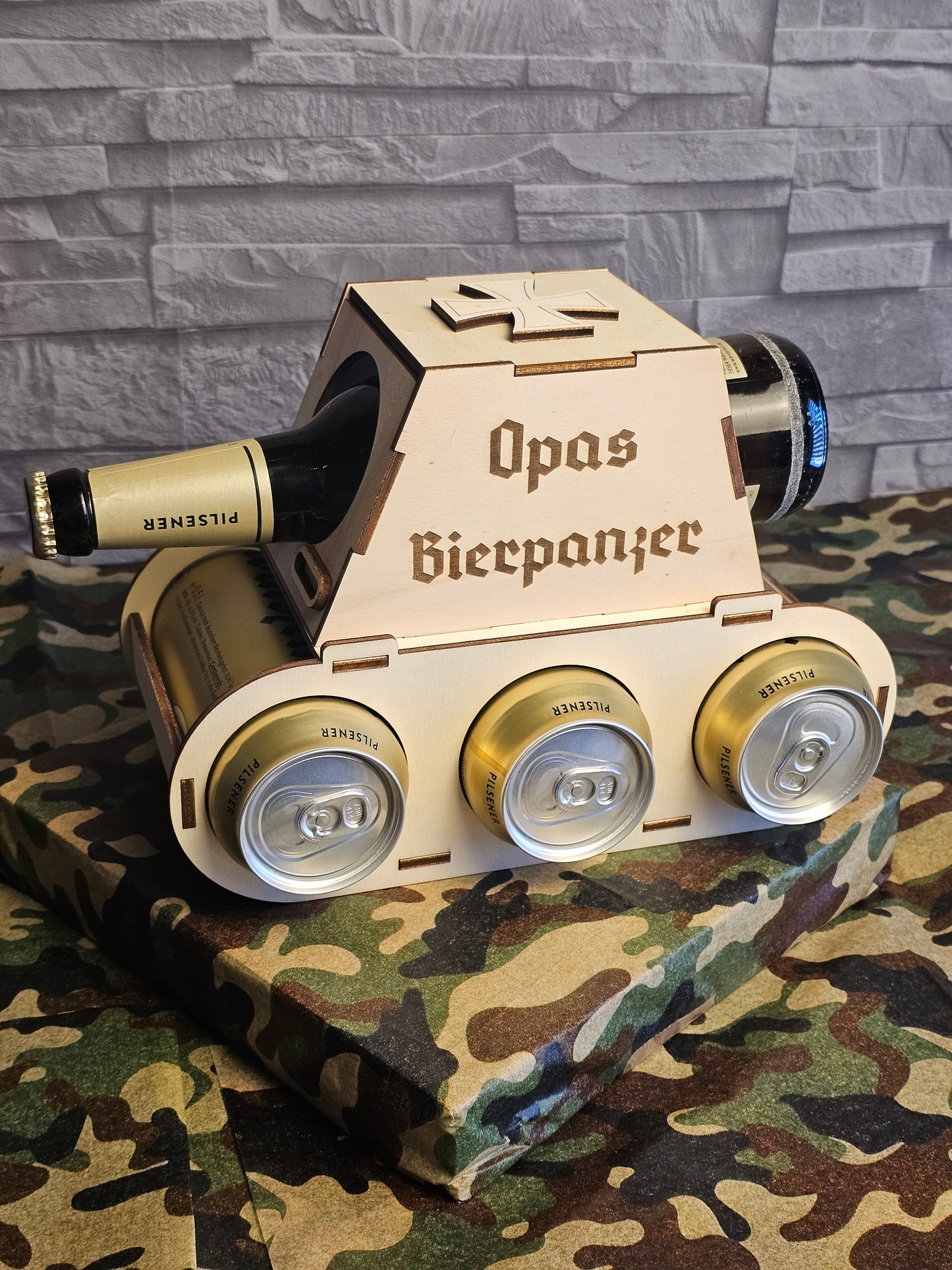 Bierpanzer – Geschenk für Männer zum Vatertag & Geburtstag mit Wunschgravur