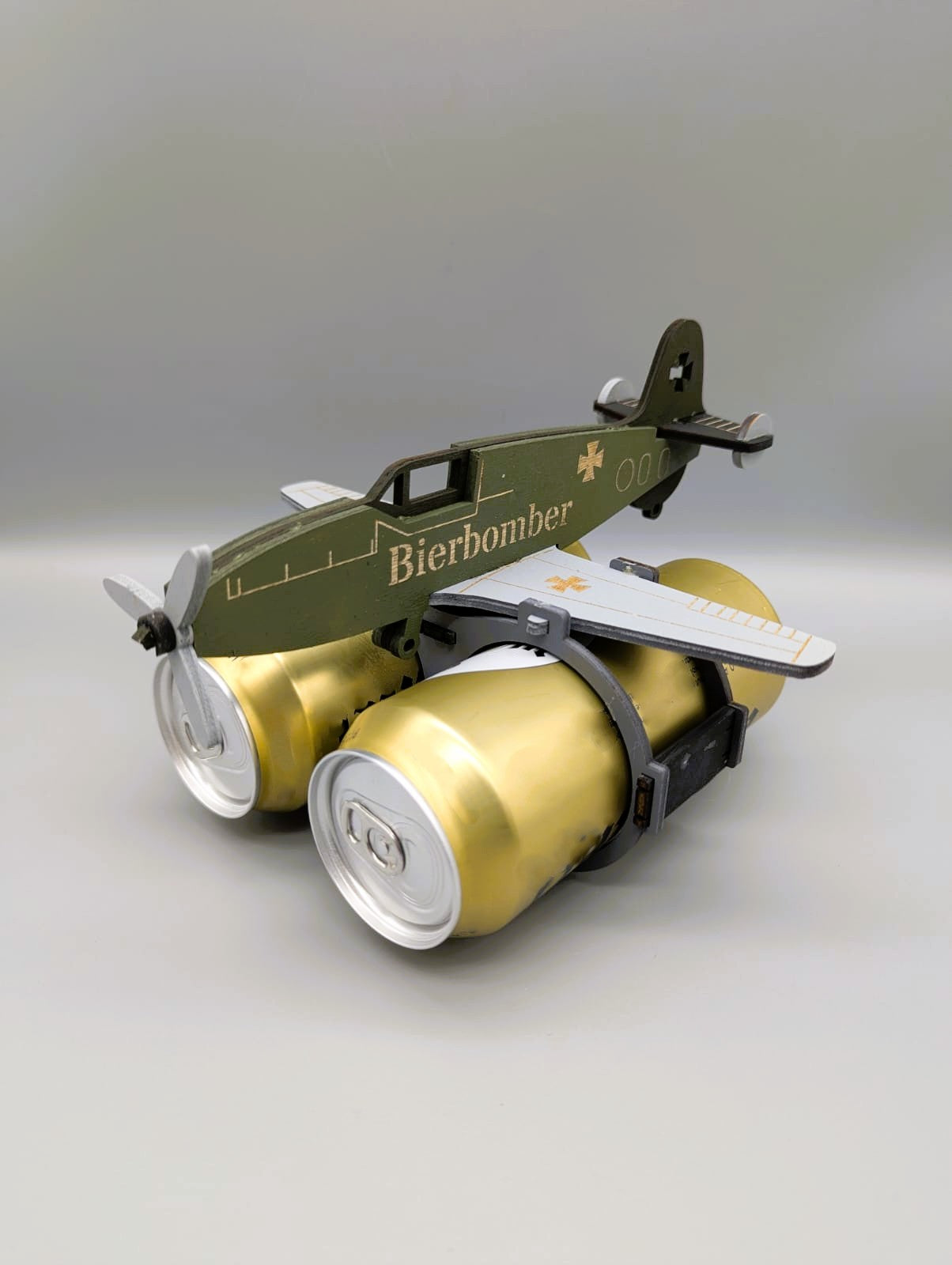 Bierbomber – Personalisierter Bierträger im Flugzeug-Design – Geschenk für Männer