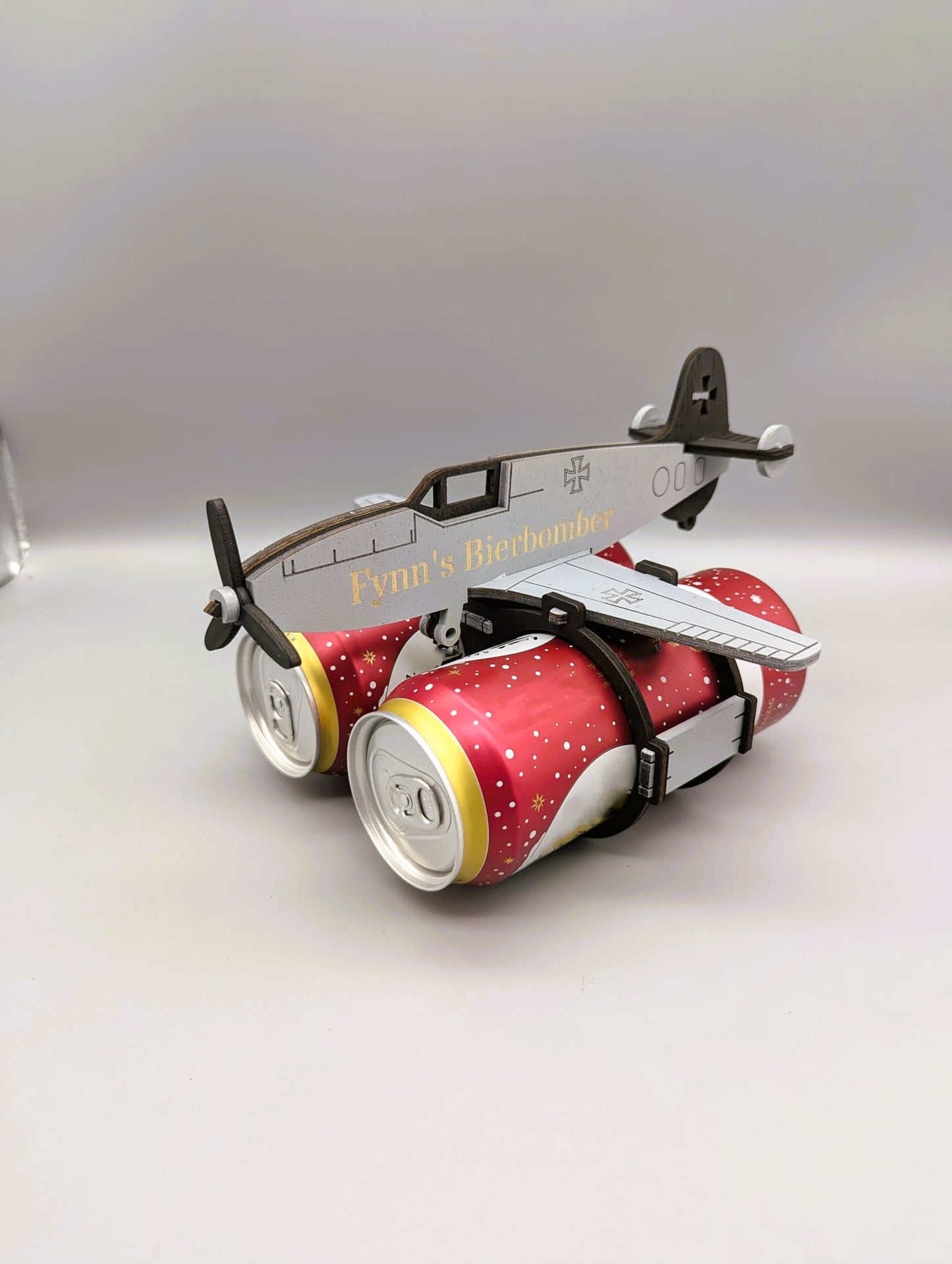 Bierbomber – Personalisierter Bierträger im Flugzeug-Design – Geschenk für Männer