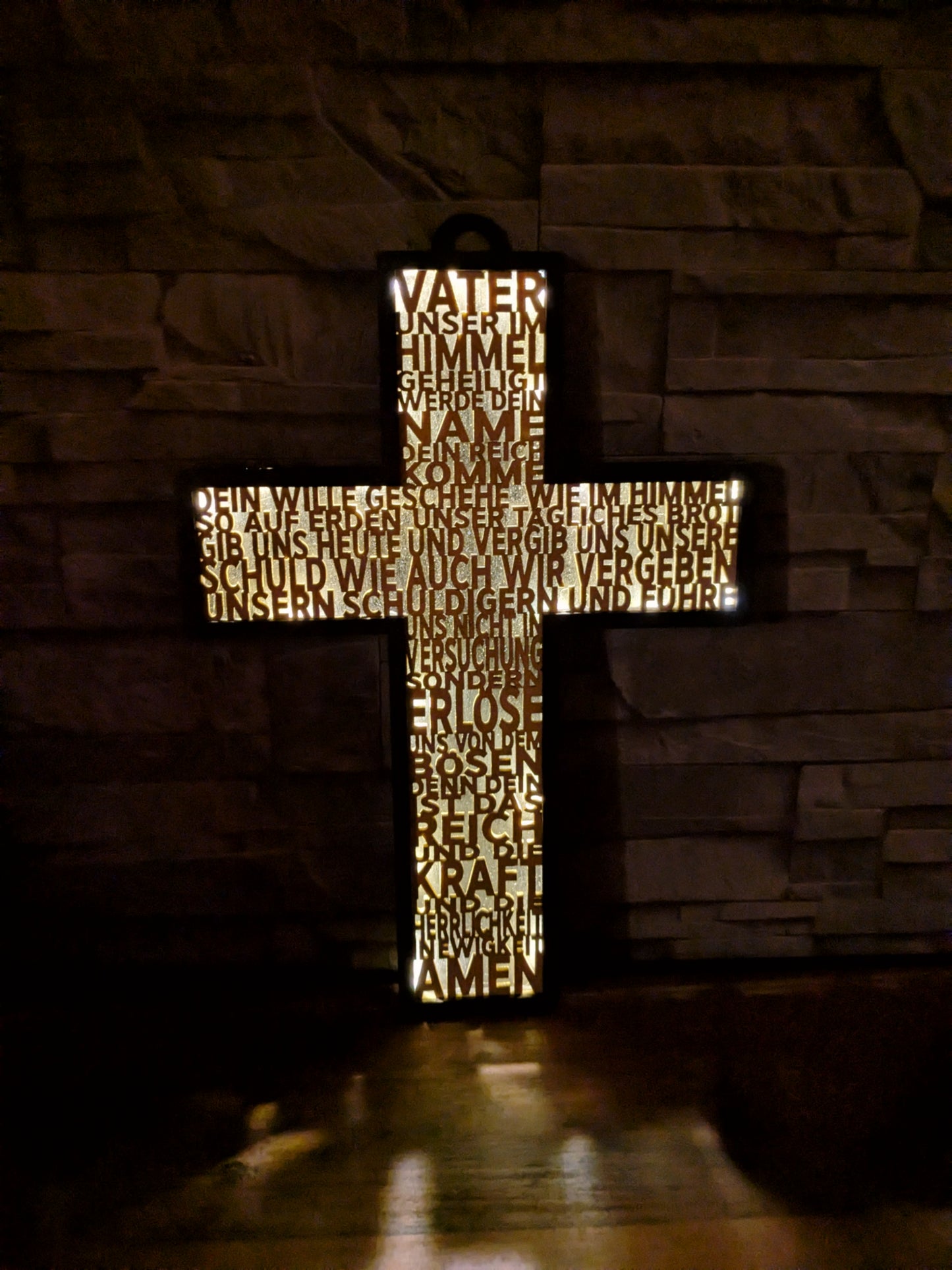 Vaterunser Kreuz aus Holz mit LED – Geschenk zur Taufe, Kommunion & Konfirmation
