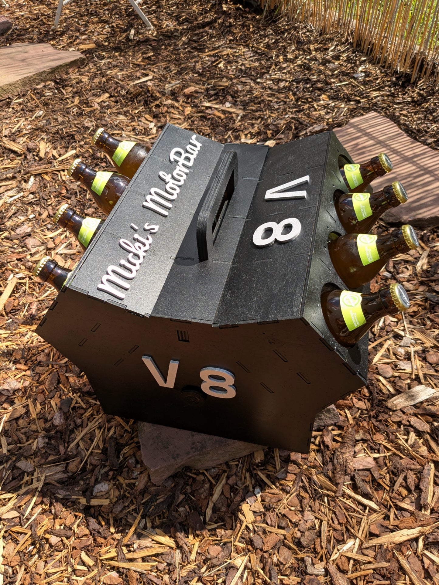 Biermotor V8 – Personalisierter Bierträger als Geschenk für Männer, Papa & Opa