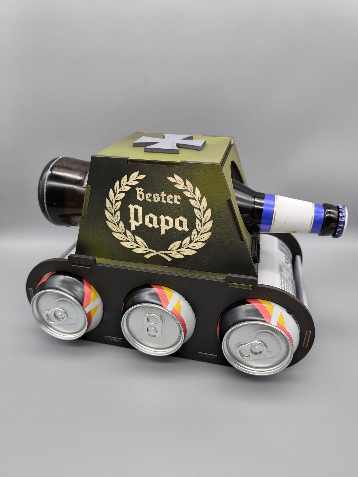 Bierpanzer – Geschenk für Männer zum Vatertag & Geburtstag mit Wunschgravur