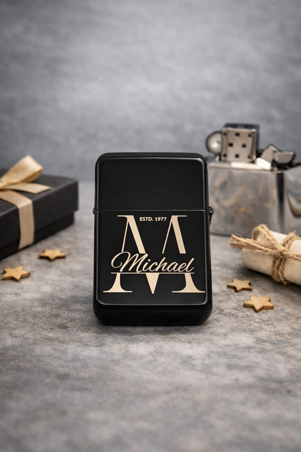 Personalisiertes Benzinfeuerzeug mit Gravur, Geschenk für Männer, Papa Geschenk, Opa Geschenk, Geburtstag, Vatertag, Monogramm, Lorbeerkranz