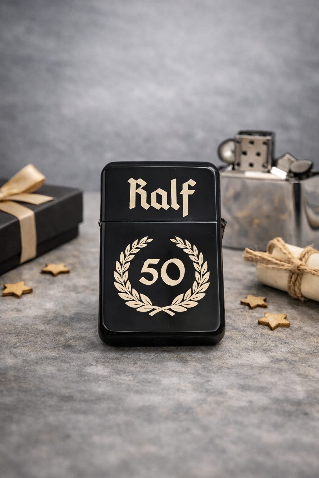 Personalisiertes Benzinfeuerzeug mit Gravur, Geschenk für Männer, Papa Geschenk, Opa Geschenk, Geburtstag, Vatertag, Monogramm, Lorbeerkranz