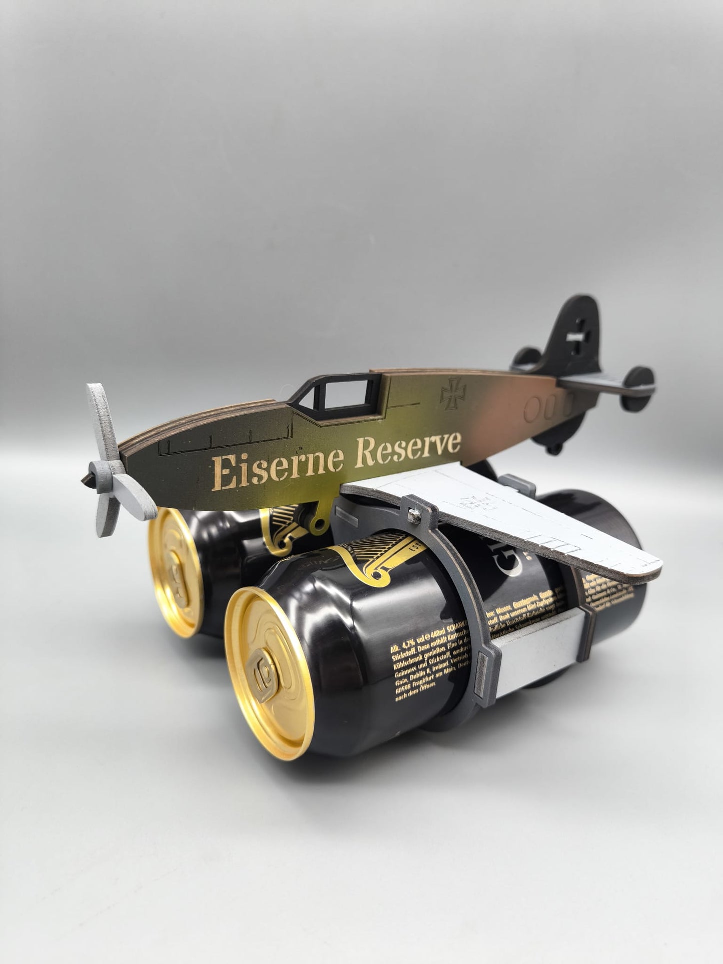 Bierbomber – Personalisierter Bierträger im Flugzeug-Design – Geschenk für Männer