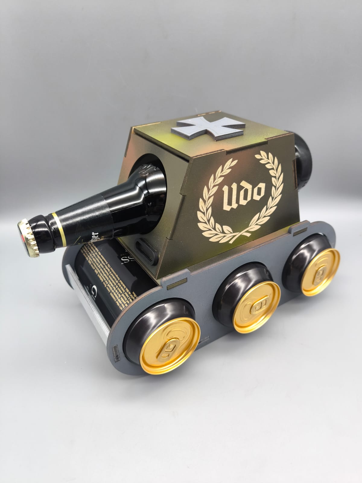 Bierpanzer – Geschenk für Männer zum Vatertag & Geburtstag mit Wunschgravur