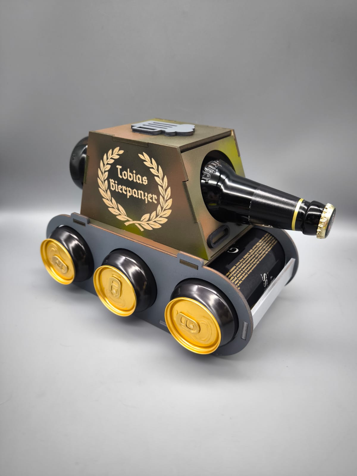 Bierpanzer – Geschenk für Männer zum Vatertag & Geburtstag mit Wunschgravur