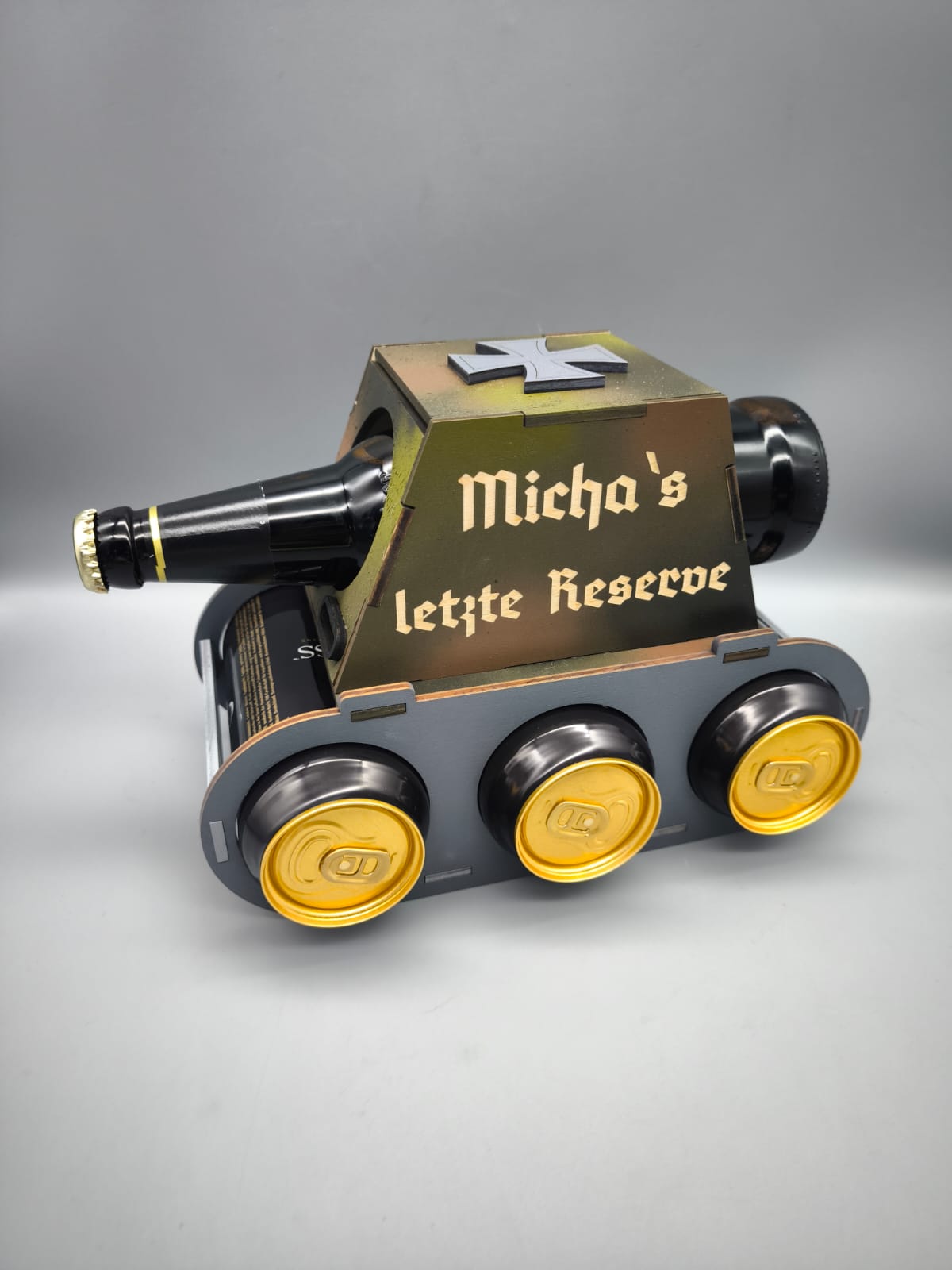 Bierpanzer – Geschenk für Männer zum Vatertag & Geburtstag mit Wunschgravur
